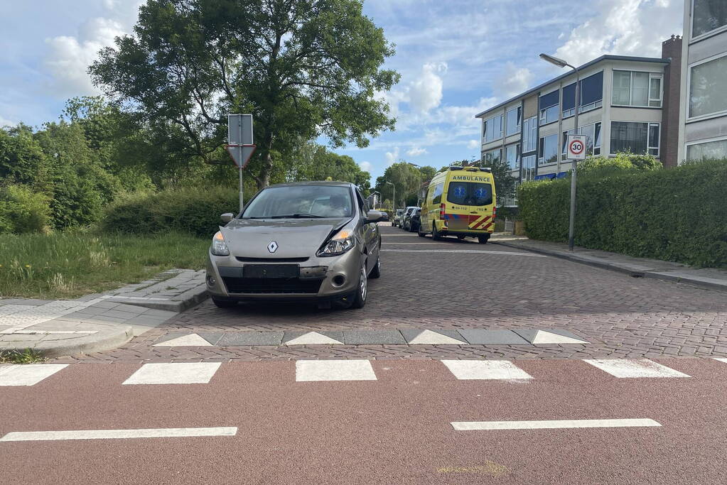 Twee auto's betrokken bij kop-staartbotsing