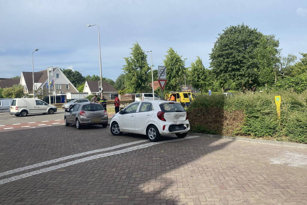 Twee auto's betrokken bij kop-staartbotsing