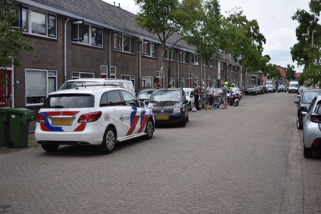 Jonge dame op fiets gewond bij botsing