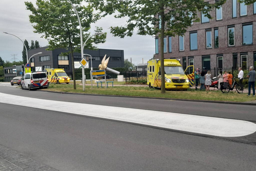 Gewonden na aanrijding tussen fietser en scooterrijder