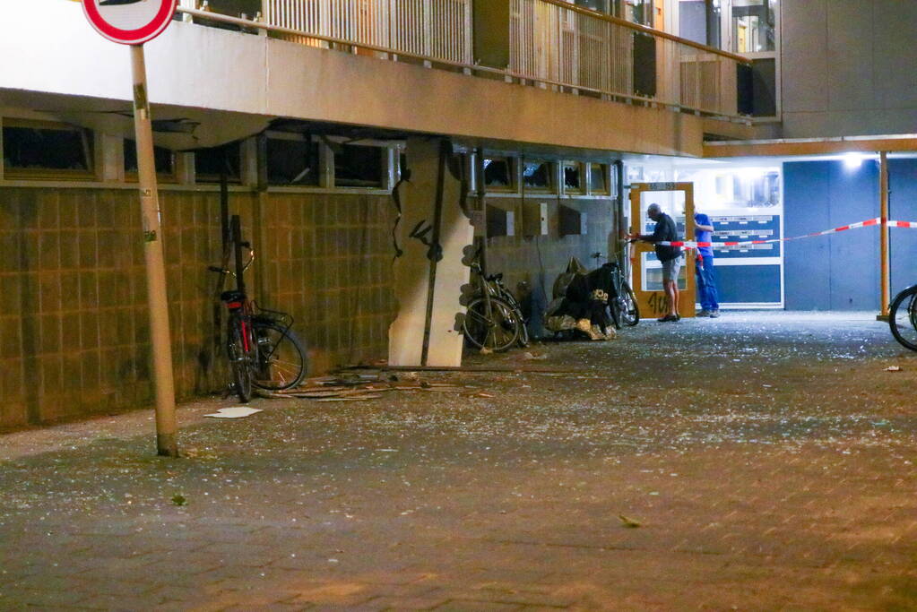 Enorme ravage bij flat na explosie