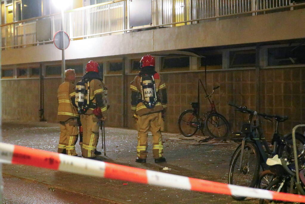 Enorme ravage bij flat na explosie