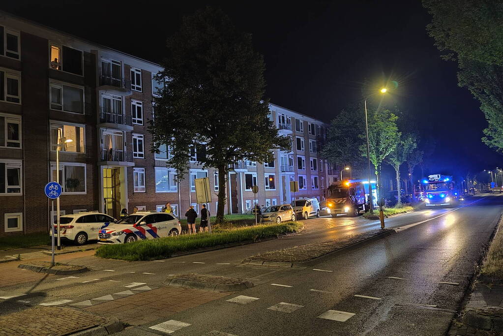 Brandweer ventileert woning na aangebrand eten