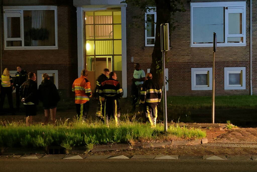 Brandweer ventileert woning na aangebrand eten