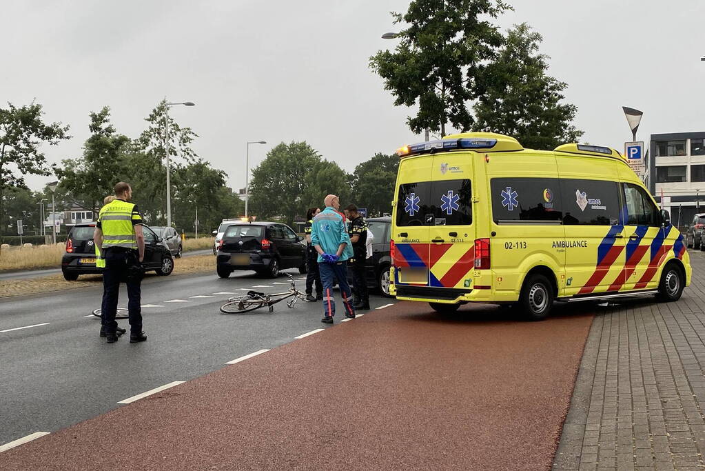 Fietser verliest voorwiel bij botsing