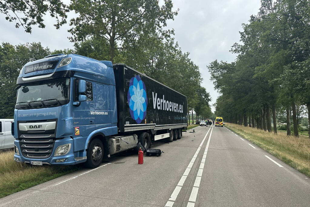 Enorme schade bij aanrijding met vrachtwagen