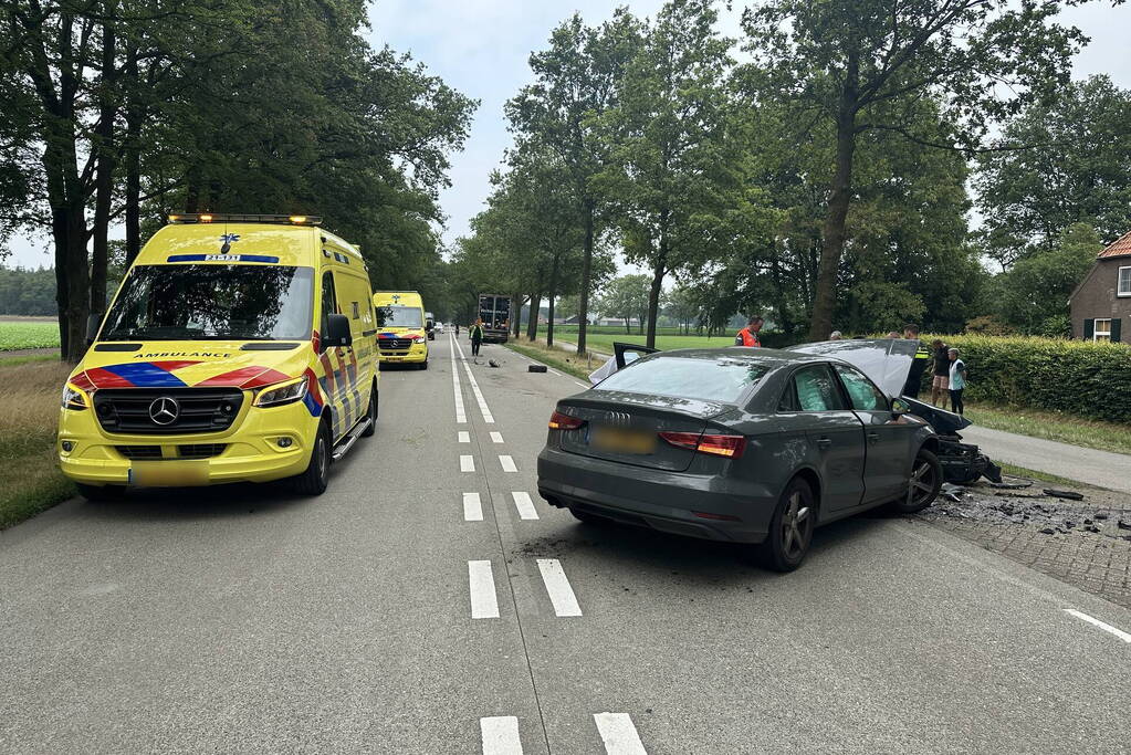 Enorme schade bij aanrijding met vrachtwagen