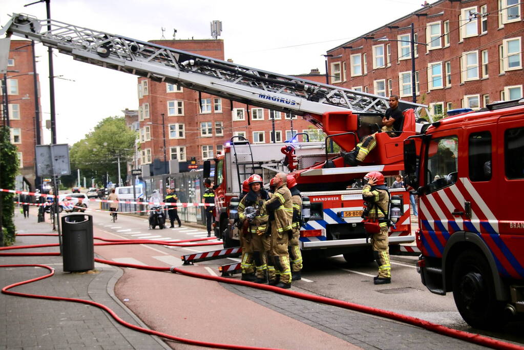 Levenloos lichaam aangetroffen na brand in appartement