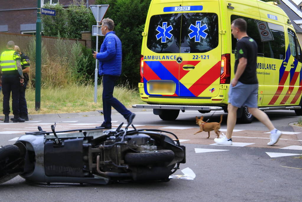 Gewonde na aanrijding tussen scooter en auto