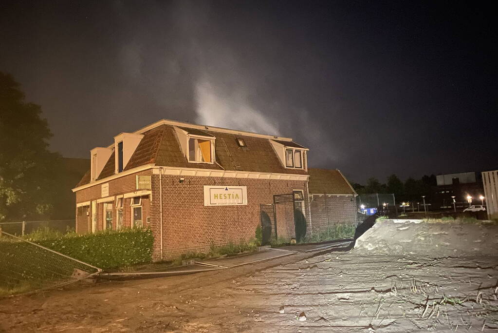 Tuinstoel in brand bij sloopwoning