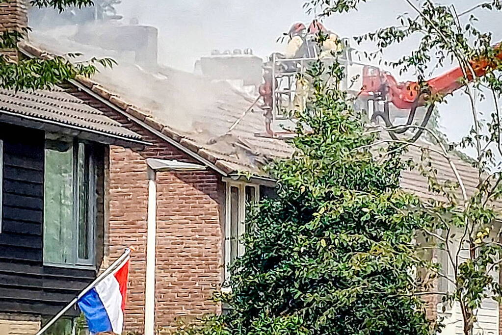 Woningen lopen flinke schade op bij brand