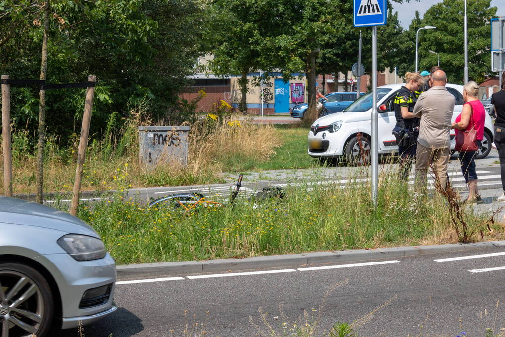 Fietser gewond bij aanrijding met auto op beruchte rotonde