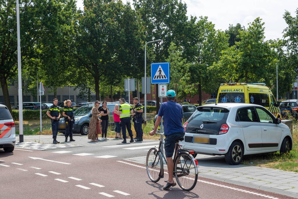 Fietser gewond bij aanrijding met auto op beruchte rotonde