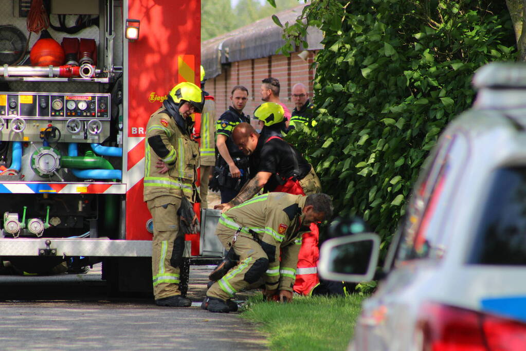 Brand in muur van schuur