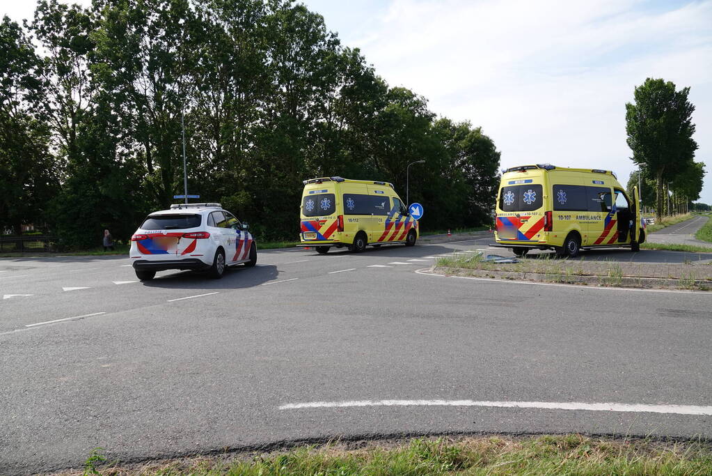 Auto komt op de kop tot stilstand