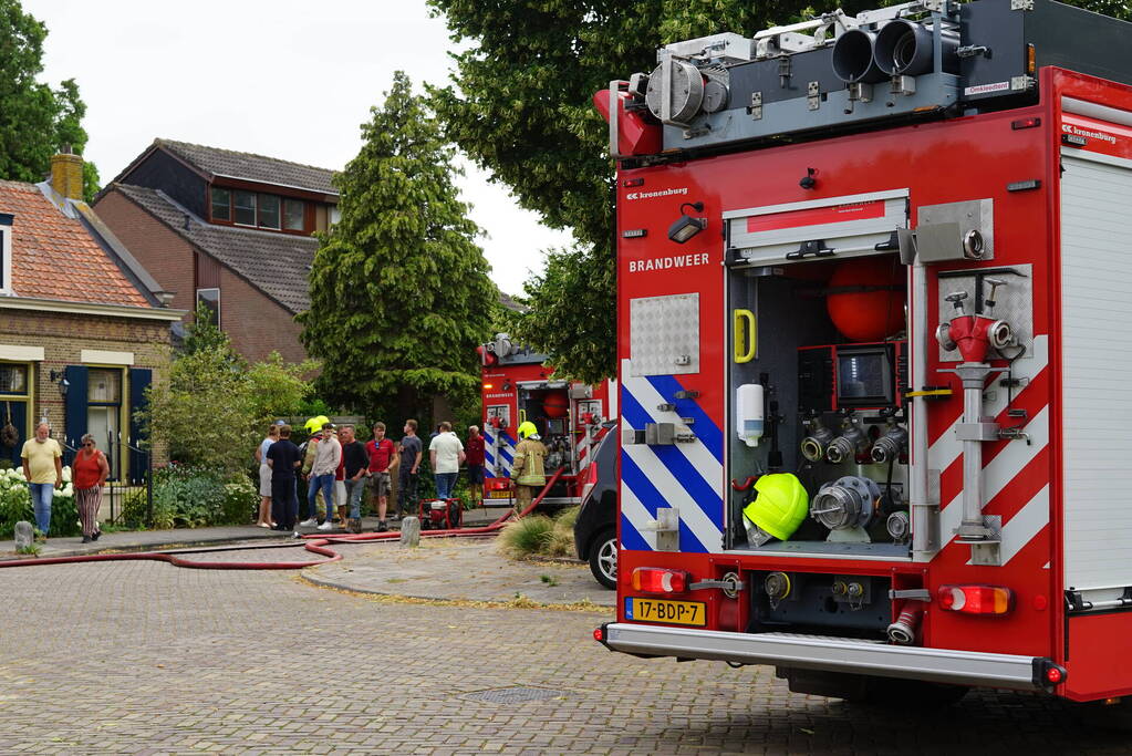 Brand in schuur snel onder controle