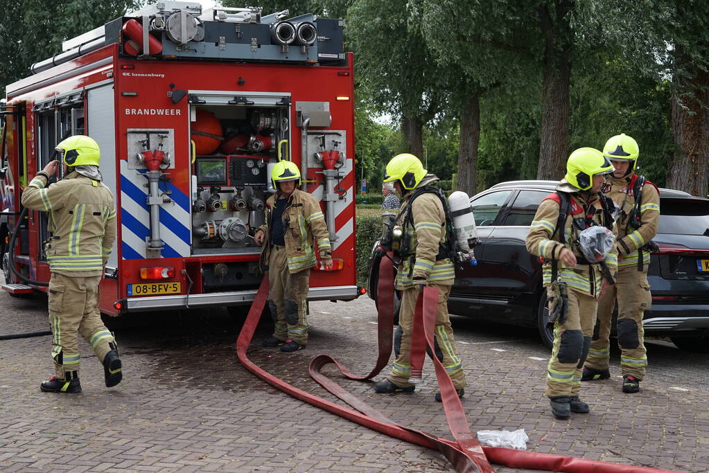 Brand in schuur snel onder controle