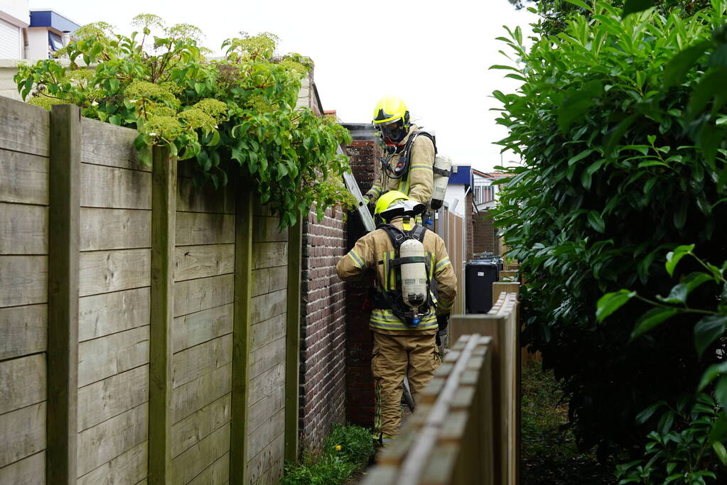 Brand in schuur snel onder controle