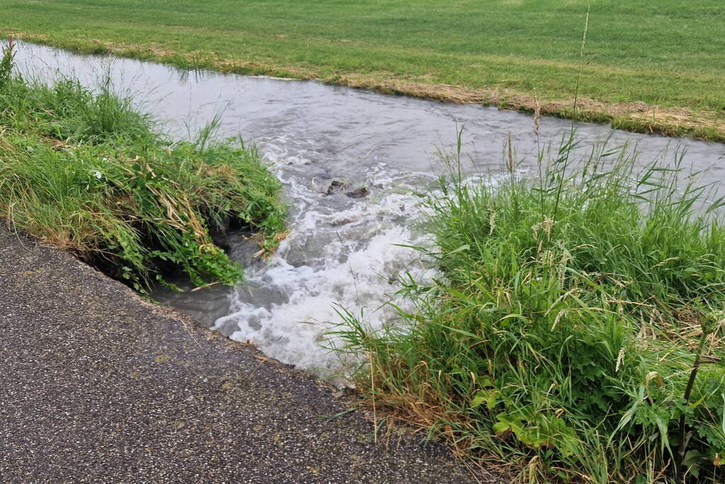 Wateroverlast door gesprongen waterleiding