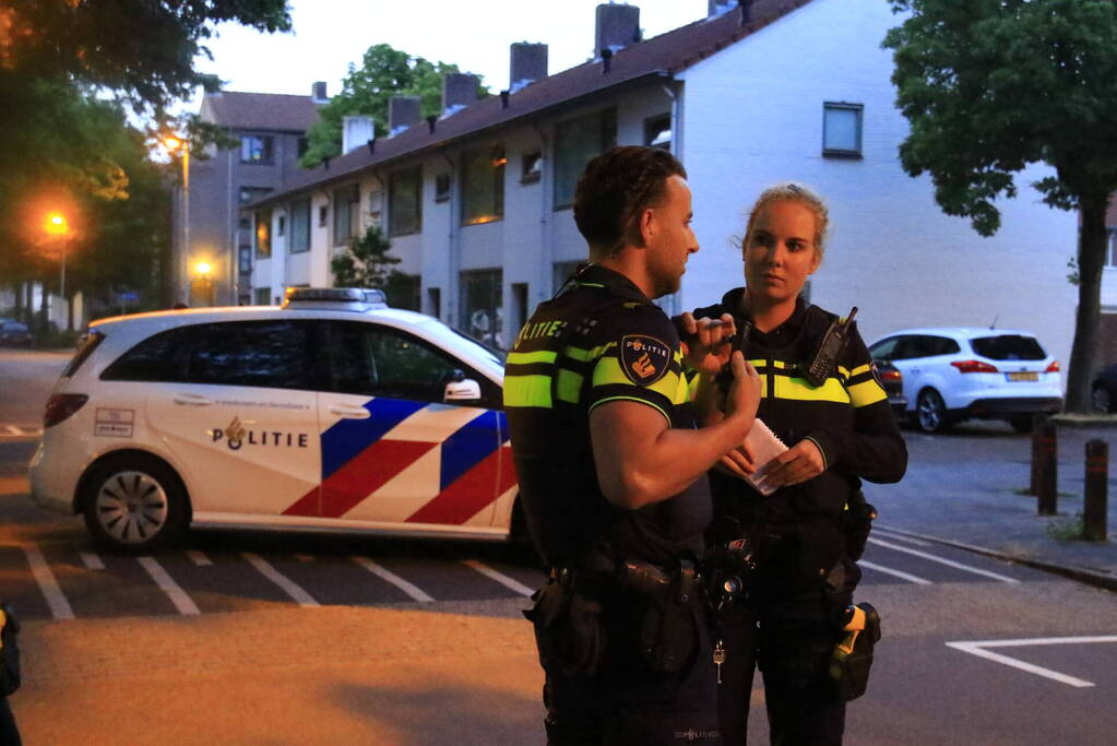 Explosie bij voordeur van woning