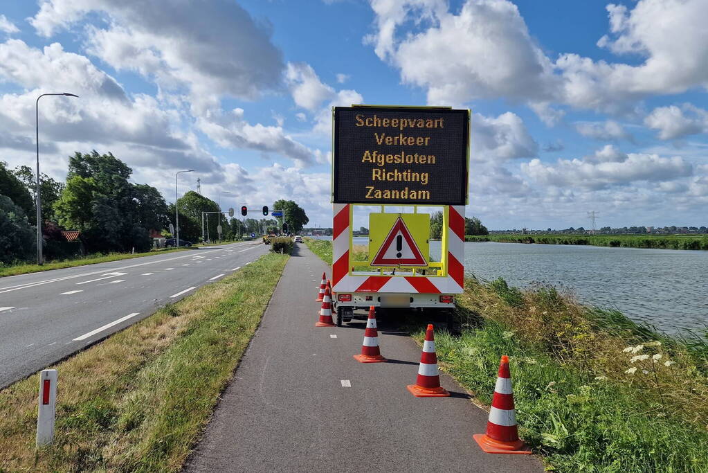 Man overleden, scheepvaartverkeer is gestremd