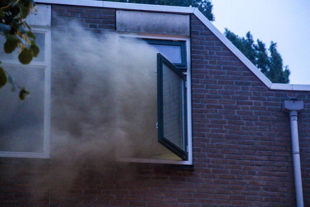 Brand in woning, persoon aangehouden