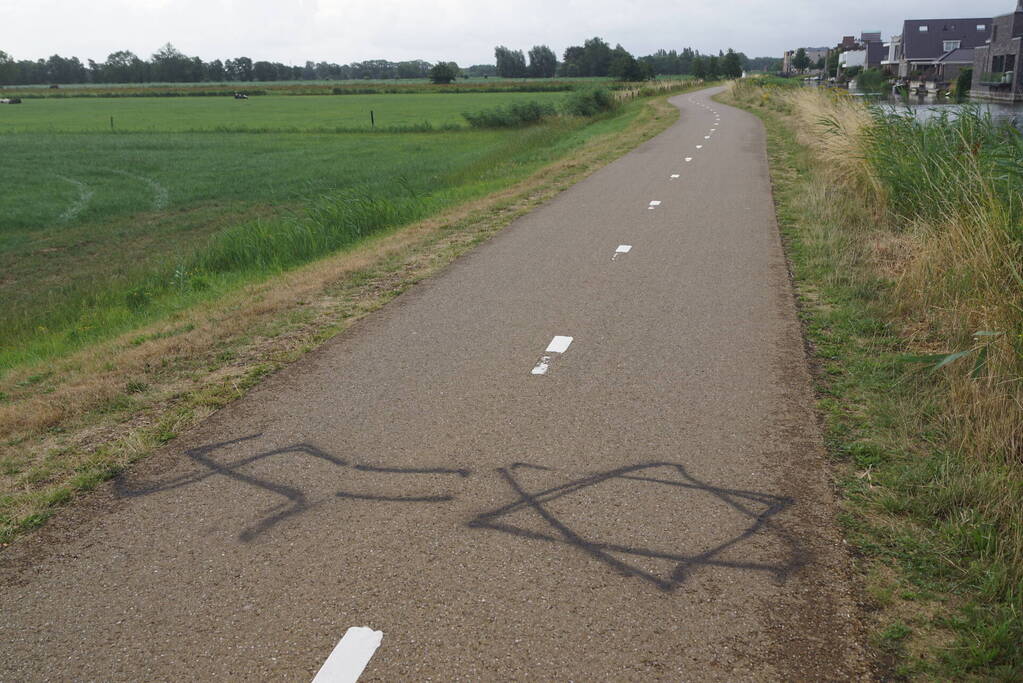 Fietspad voorzien van aanstootgevende tekeningen