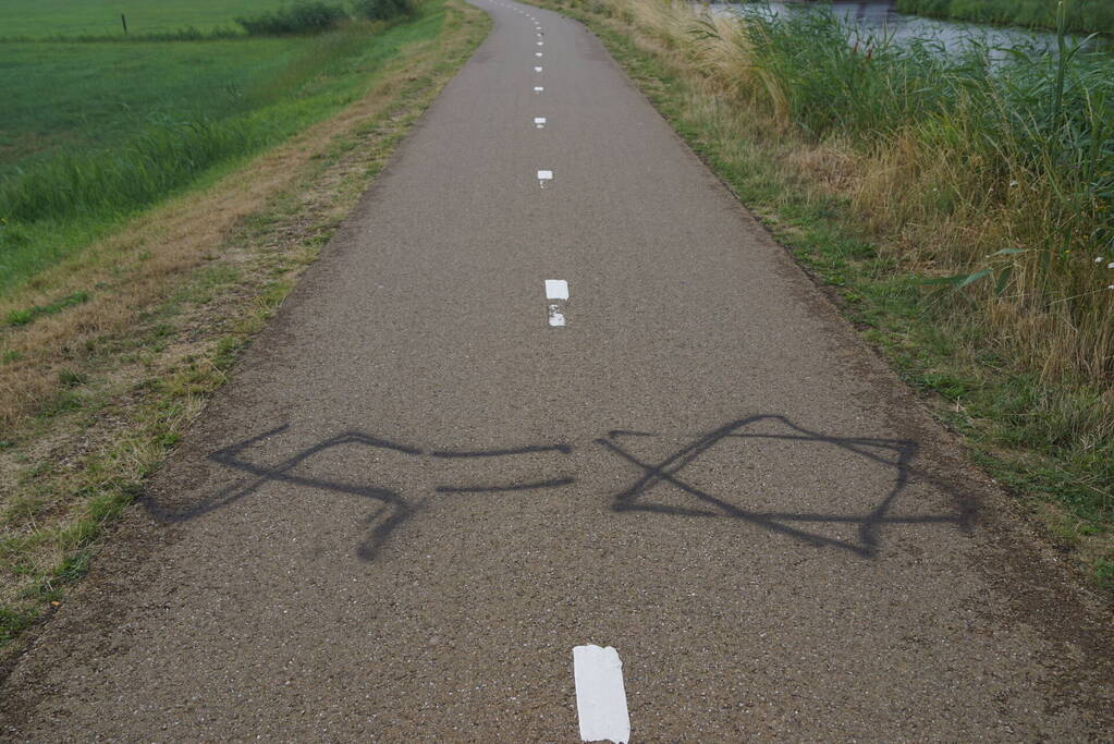 Fietspad voorzien van aanstootgevende tekeningen