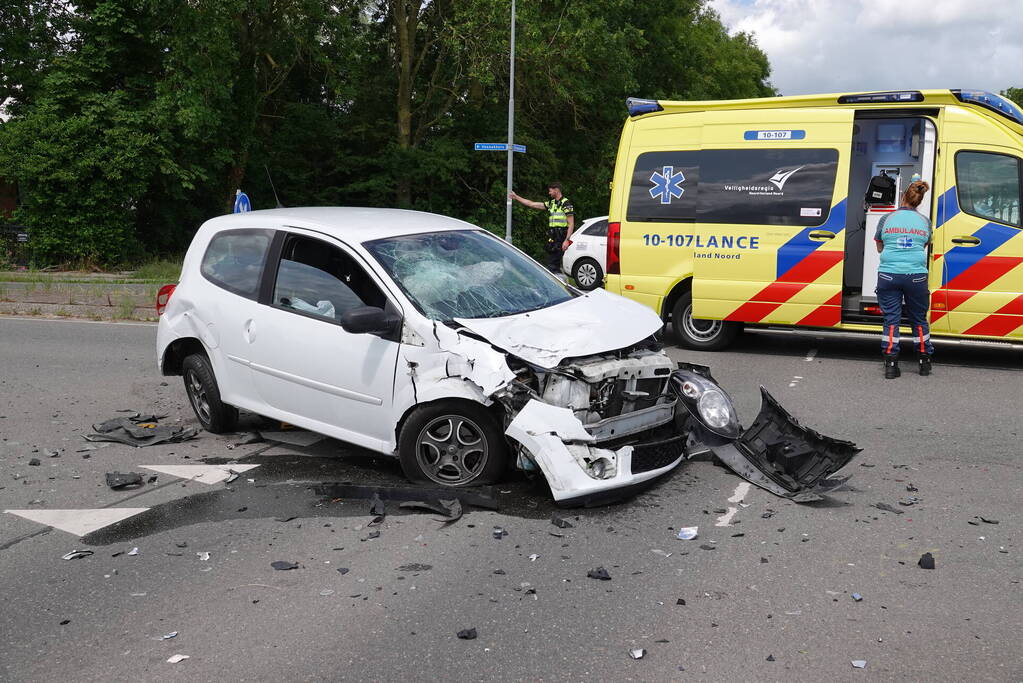 Drie gewonden bij botsing