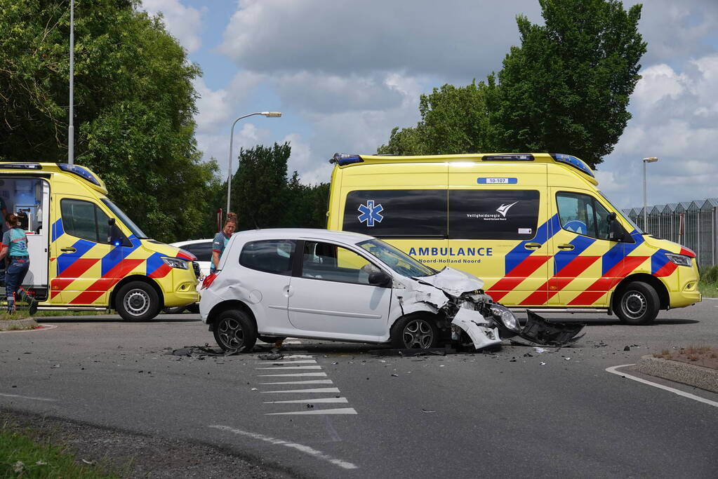 Drie gewonden bij botsing