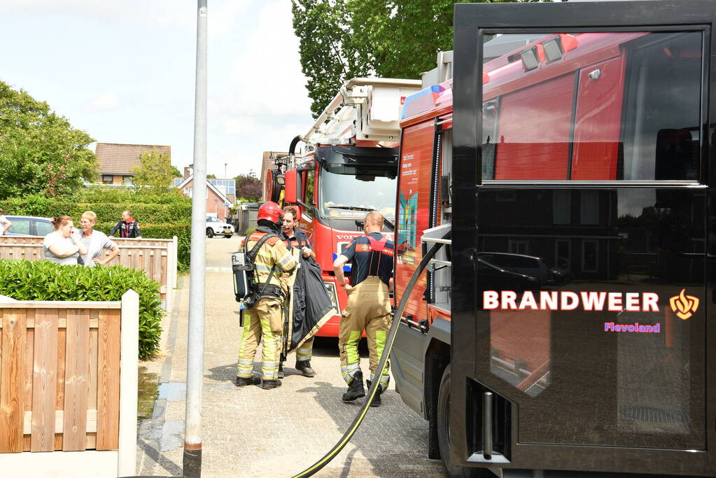 Woningbrand blijk afval in voortuin