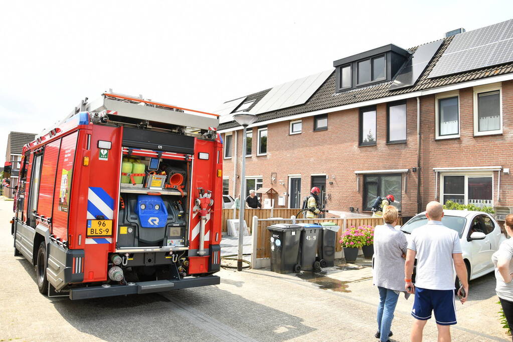 Woningbrand blijk afval in voortuin