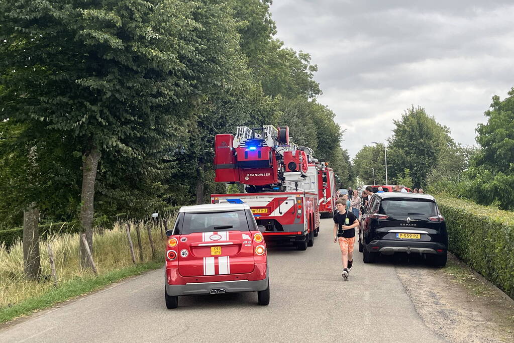 Flinke rookontwikkeling bij brand in zonnepanelen op dak van woning