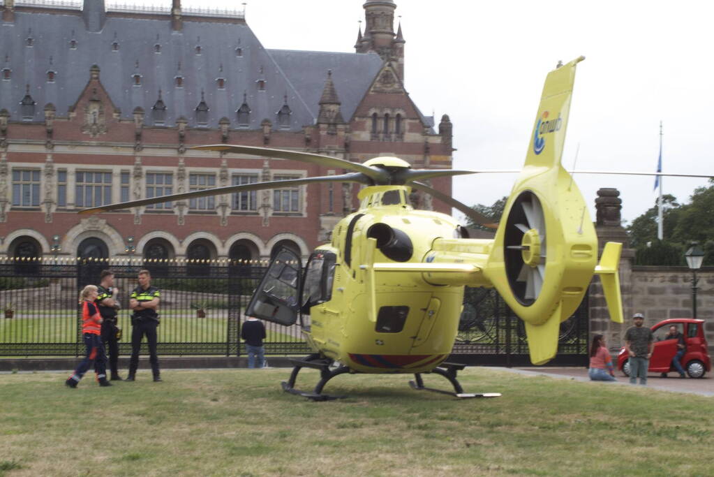 Straat afgezet na incident, traumahelikopter ingezet