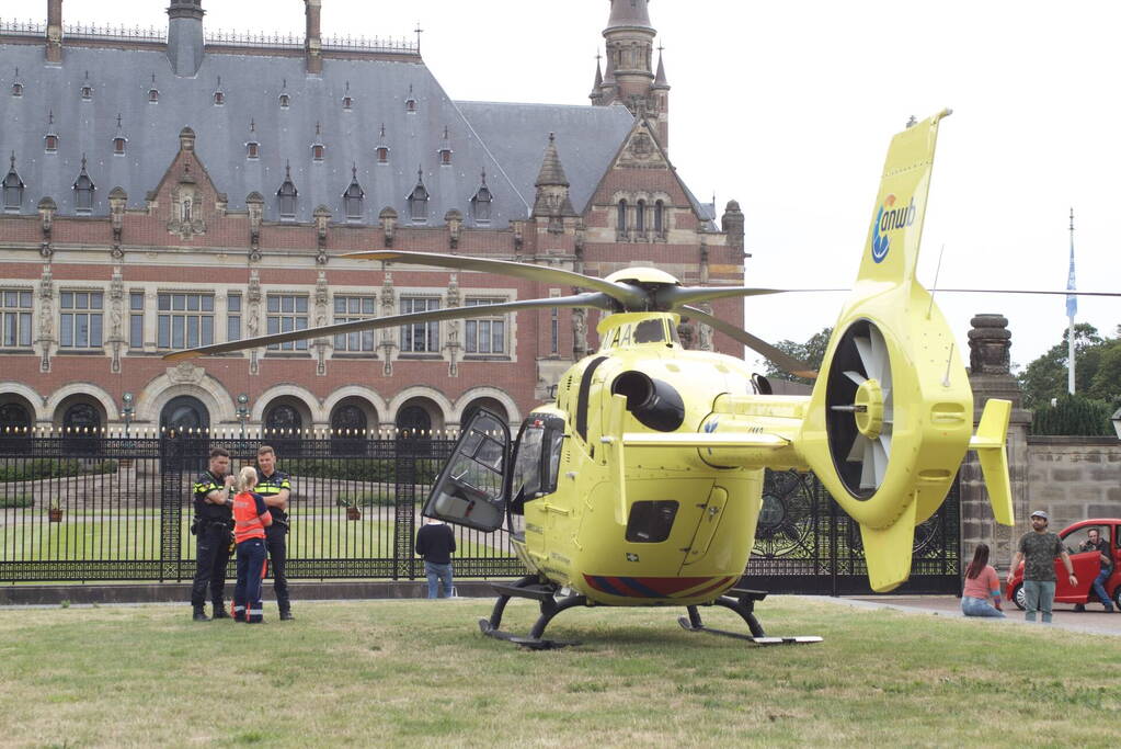 Straat afgezet na incident, traumahelikopter ingezet