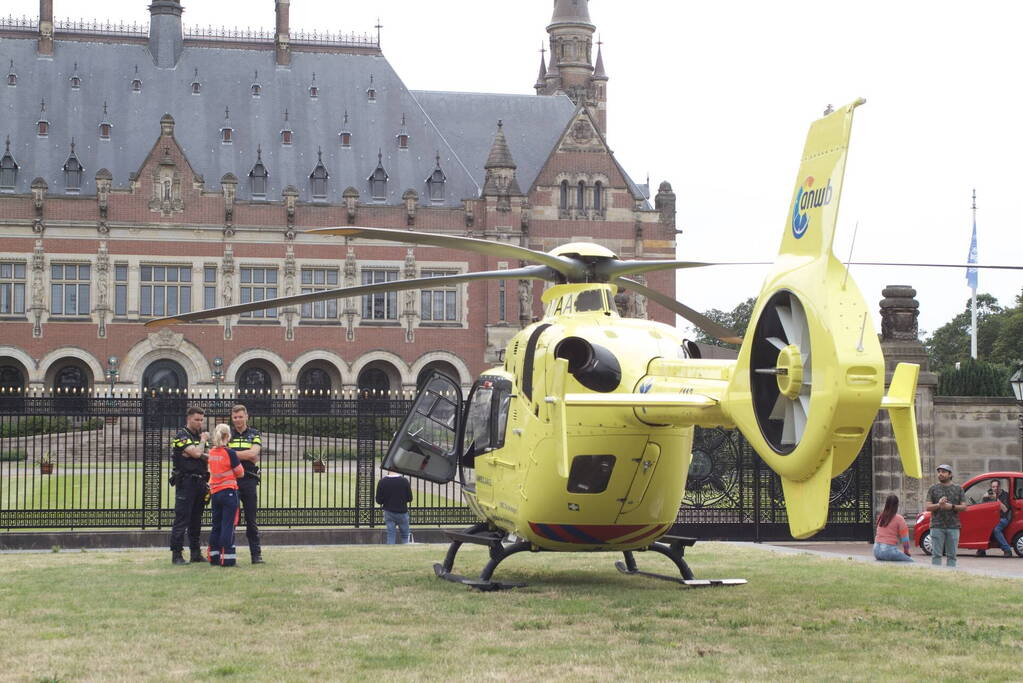 Straat afgezet na incident, traumahelikopter ingezet