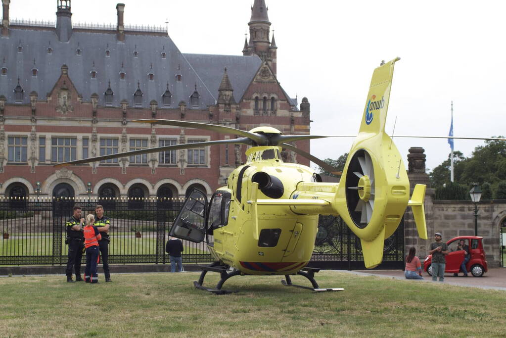 Straat afgezet na incident, traumahelikopter ingezet