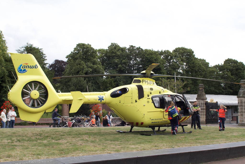 Straat afgezet na incident, traumahelikopter ingezet