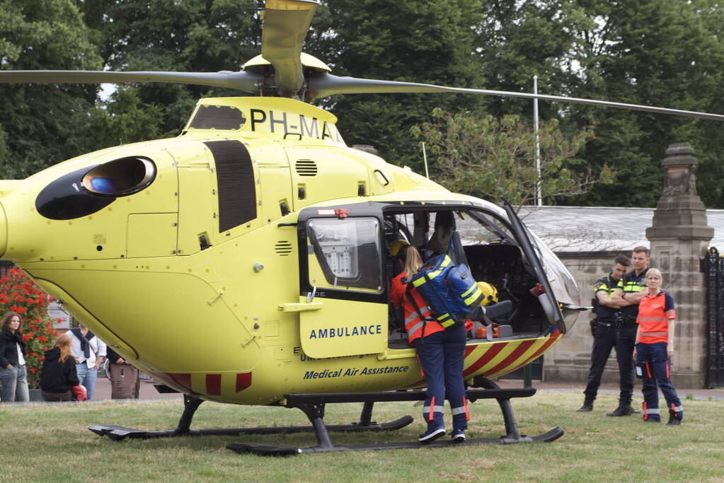 Straat afgezet na incident, traumahelikopter ingezet