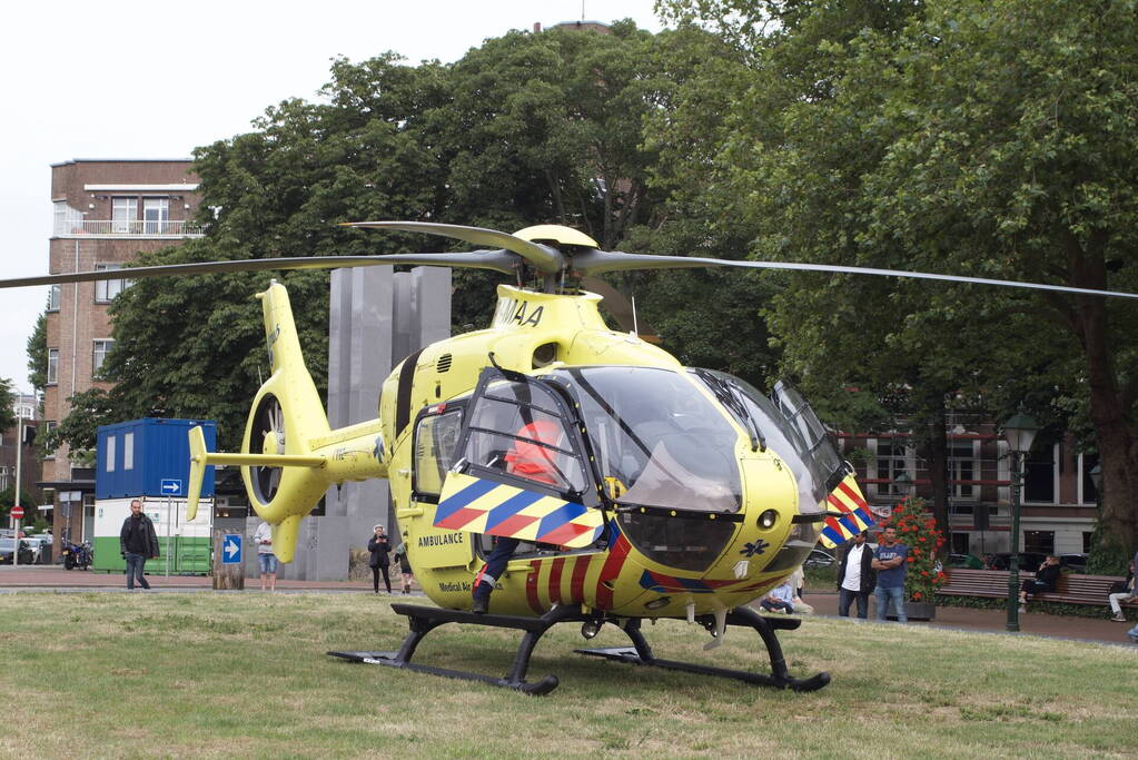 Straat afgezet na incident, traumahelikopter ingezet