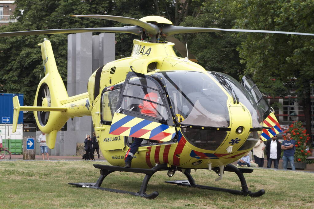 Straat afgezet na incident, traumahelikopter ingezet