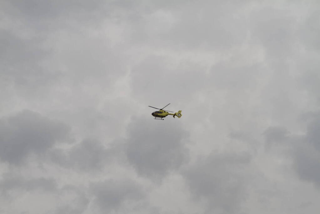 Straat afgezet na incident, traumahelikopter ingezet