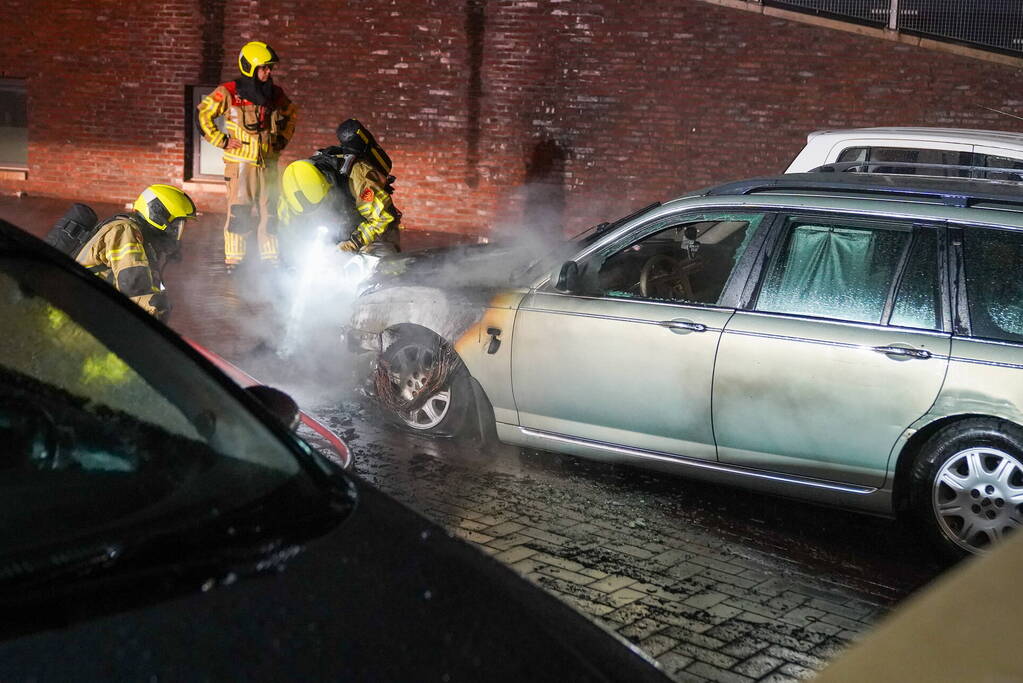 Autobrand op de parkeerplaats Lidl