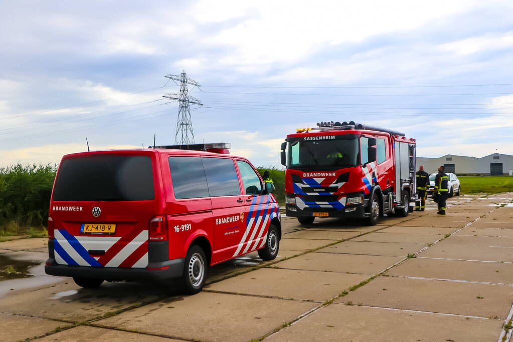 Brandweer controleert gedumpte vaten