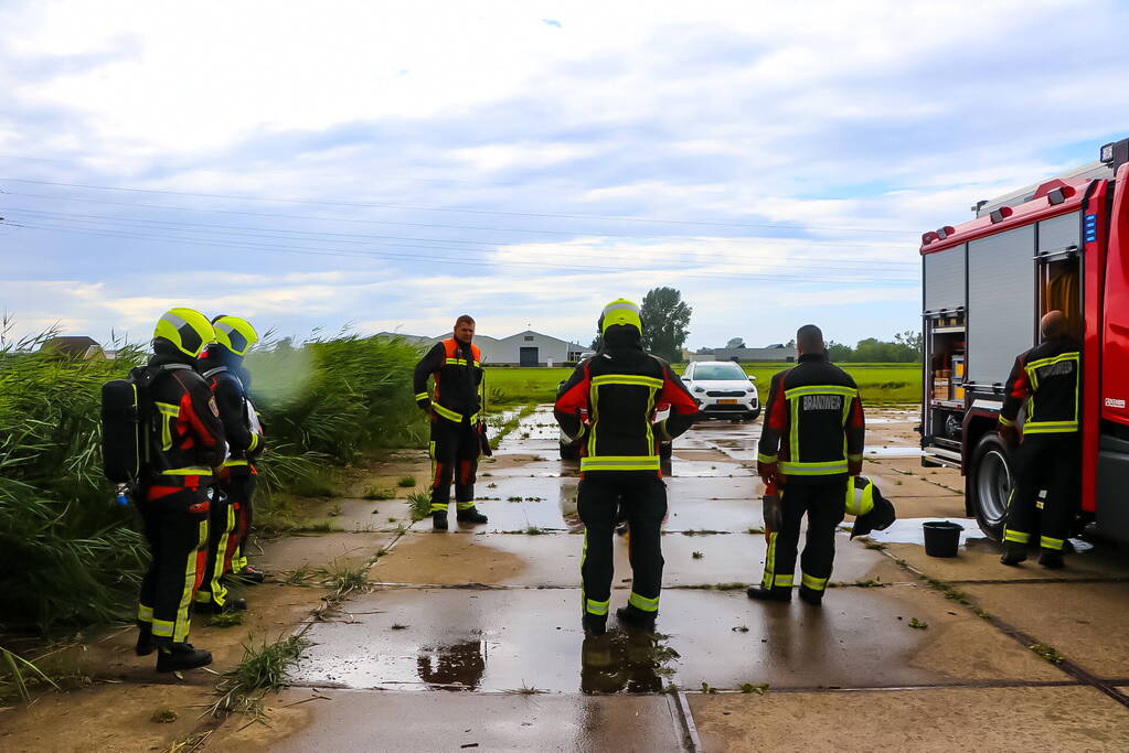 Brandweer controleert gedumpte vaten