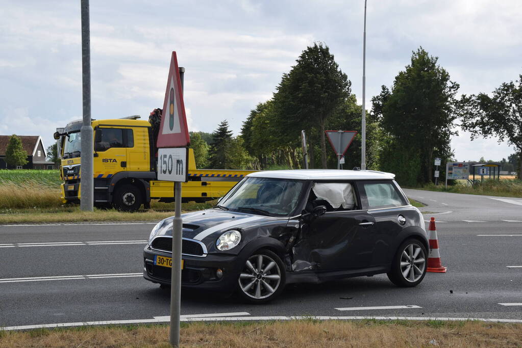 Veel schade bij ongeval op kruising