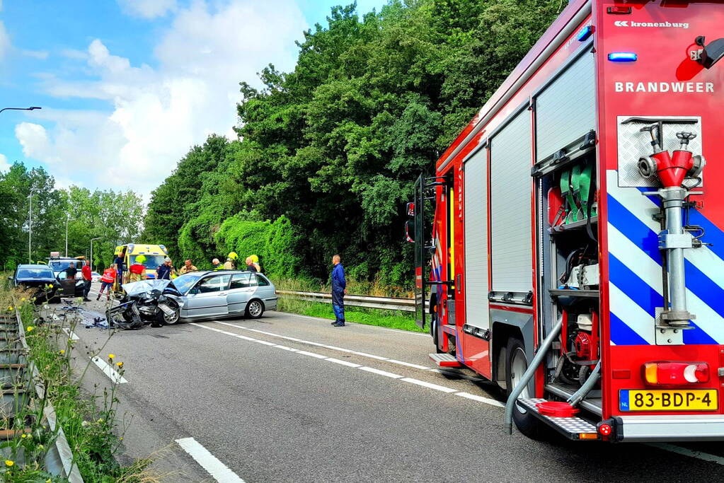 Drie voertuigen betrokken bij frontale aanrijding