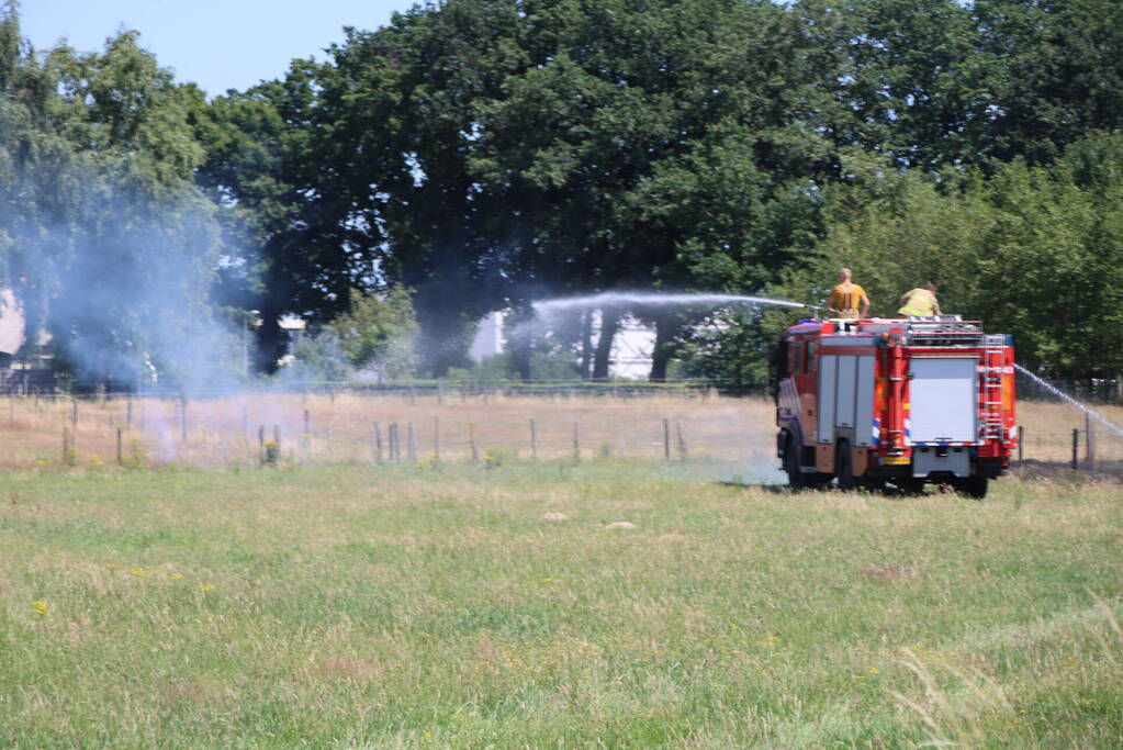 Stuk weiland vliegt in brand