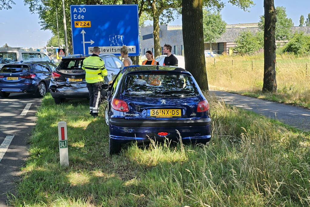 Vier voertuigen betrokken bij kettingbotsing