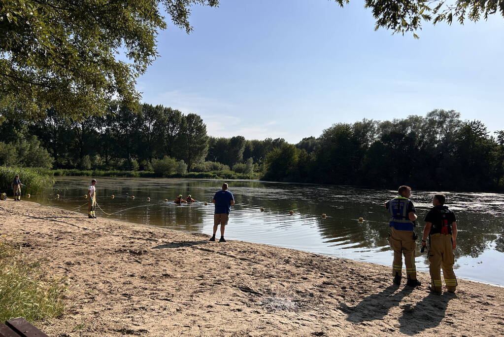 Grote zoekactie opgestart na aantreffen kinderfiets bij water